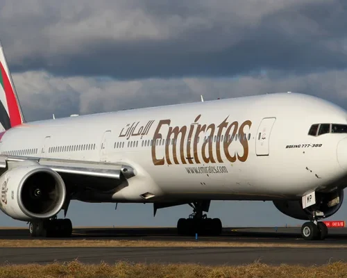 depositphotos_41306983-stock-photo-emirates-airlines